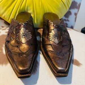 BCBG Mules in Bronze Leather with Contrasting Embellishments